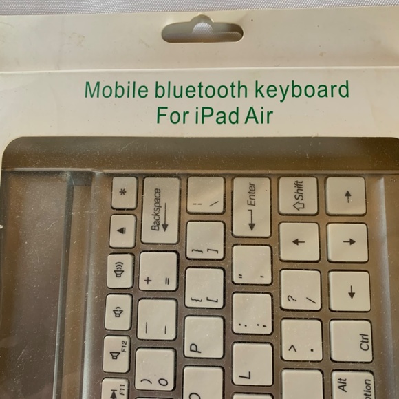 NIB!  Mobile Bluetooth Keyboard for iPad Air in White and Silver! - Picture 6 of 7
